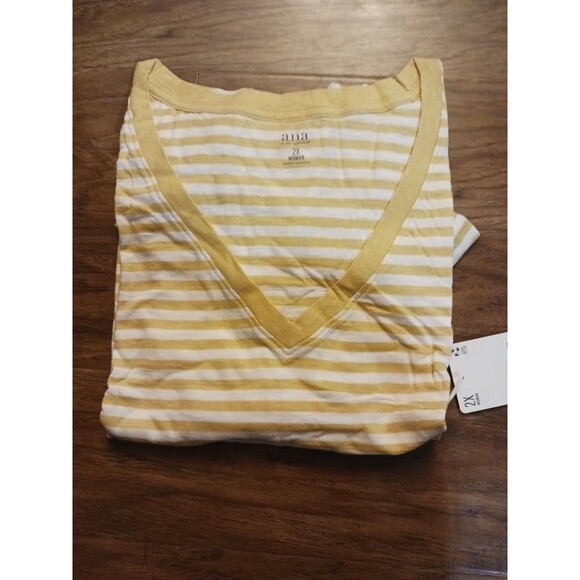 NWT Women's a.n.a. Short Sleeve V-Neck Tee Size 2X Fire Stripe - Picture 5 of 5